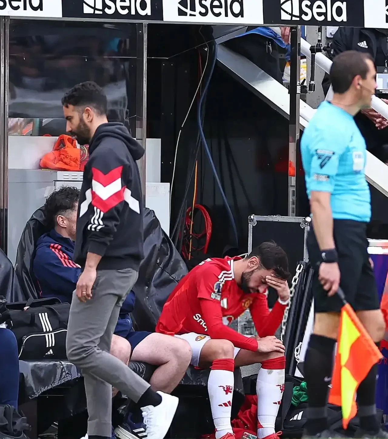 三亿官方入口 -多特蒙德发布备战花絮，清晨回应争议，欧联任务艰巨，资深球员宣示担当 