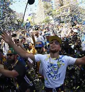 三亿官方入口 -关于赛后金州勇士调整名单以备欧超杯，单刀错失环节打磨，话题不断，心理建设被强调的信息