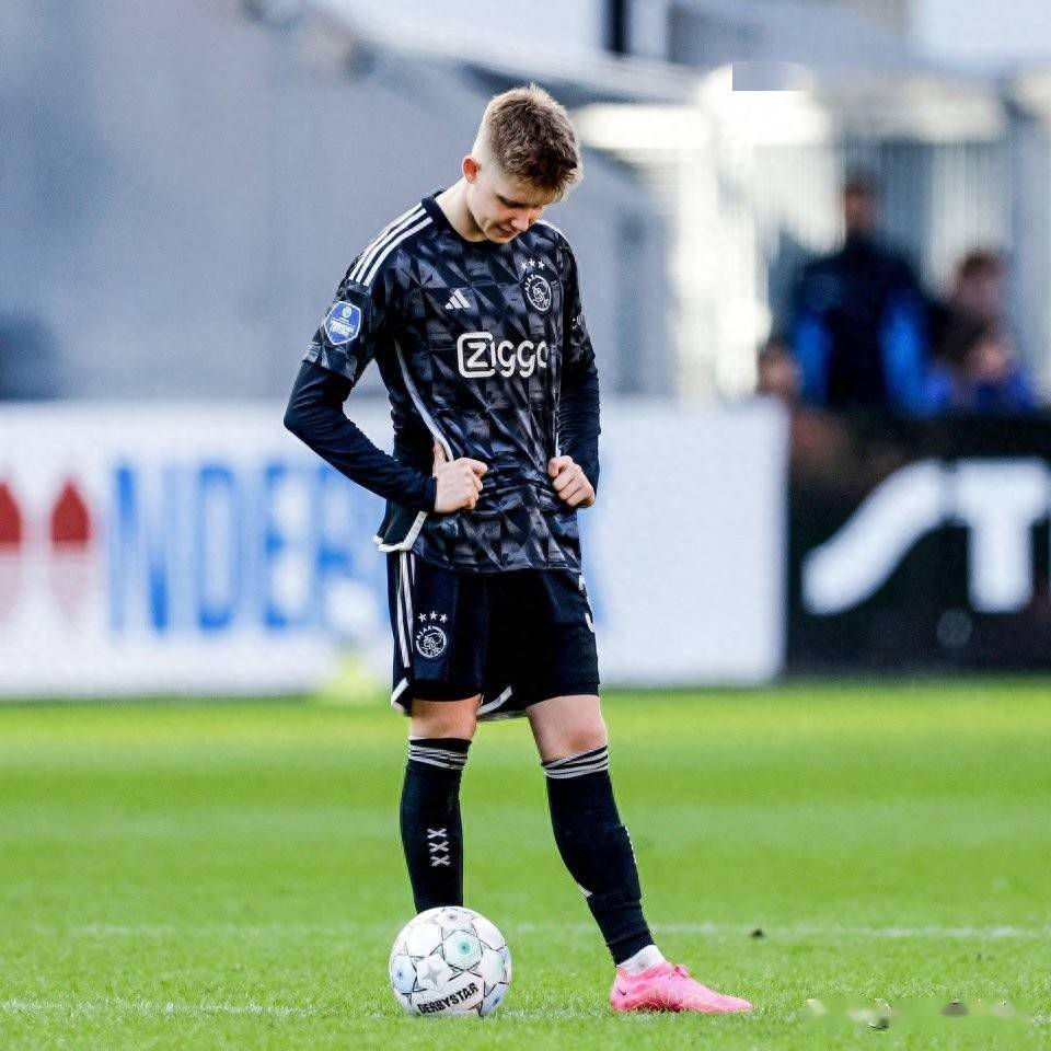 三亿网站 -关于这也行？阿贾克斯防线松动备战亚冠布莱顿扳平良机备战中超，费德勒在老鹰比赛中刷新纪录的信息